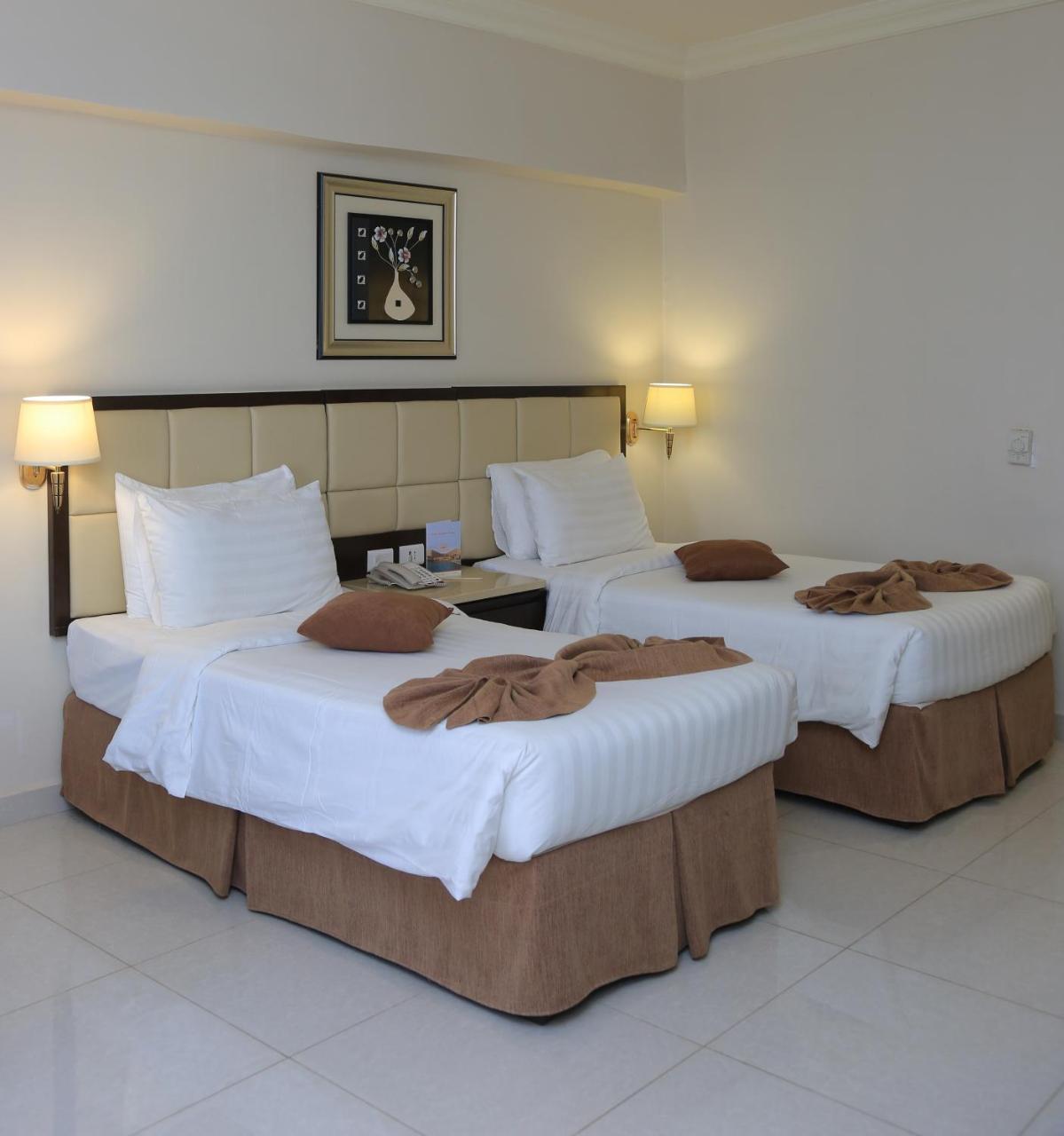 Grand East Hotel - Resort & Spa Dead Sea Sweimeh Quarto foto